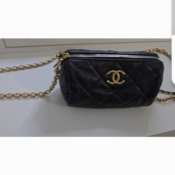 *SOLD*Chanel Messenger Lambskin Pearl Chain Mint Condition w Box - Picture 1 of 6